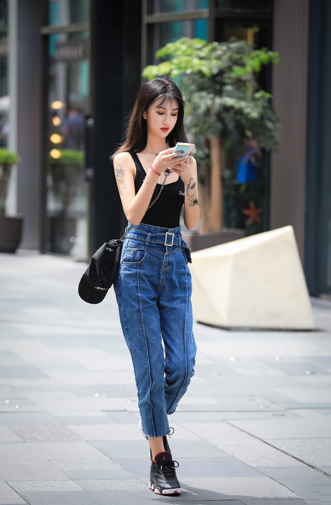 街拍: 是不是只有穿牛仔裤才有所谓的轻熟感