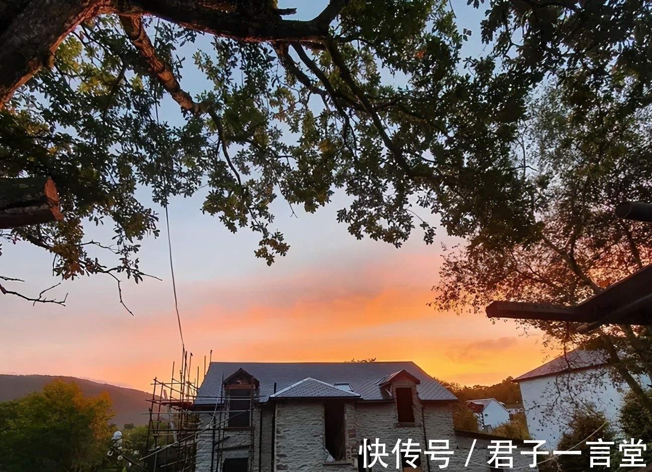 翻新|英国情侣误买百年废弃的老宅,修了两年半时间,还不能入住
