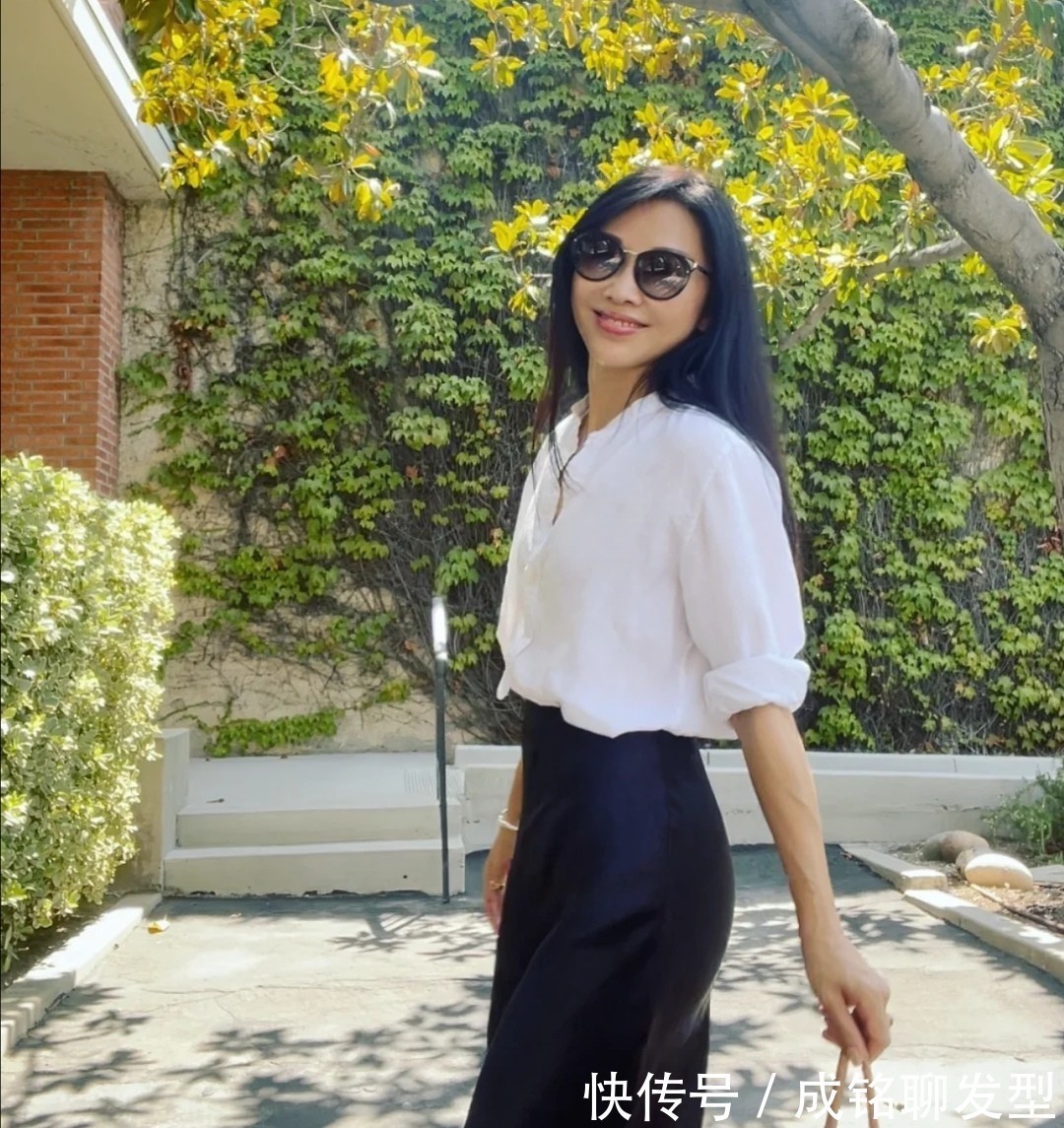 无龄感|女人会穿必然与众不同,52岁博主优雅大气的穿搭,美得别有韵味
