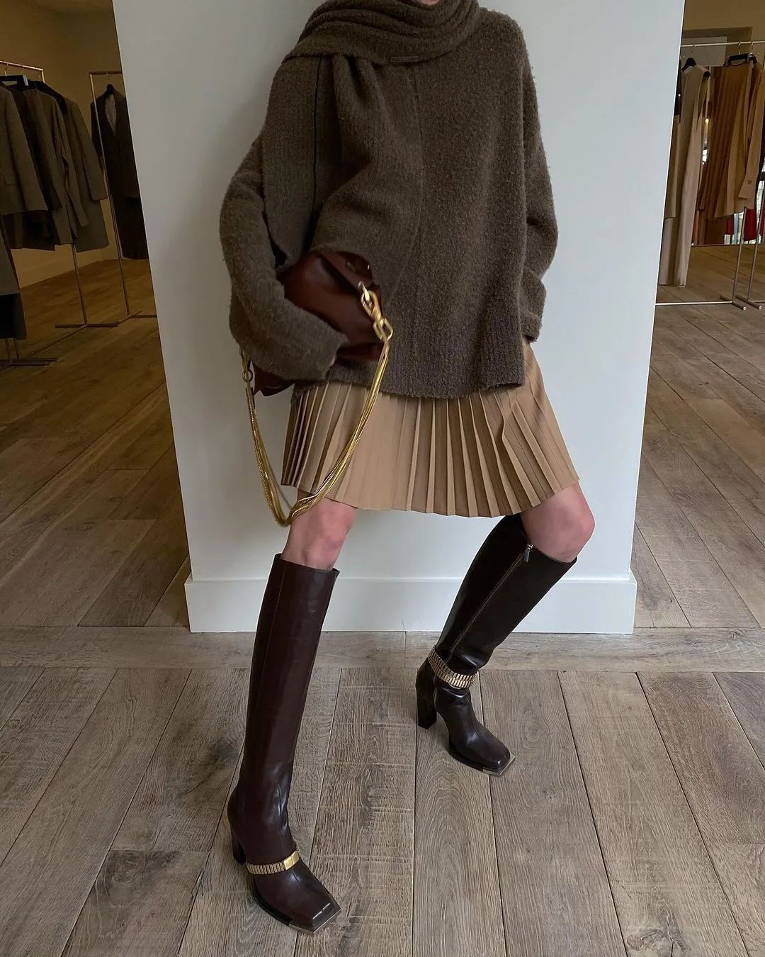 时髦|这个秋冬,让鞋子时髦起来的秘诀竟然是“变方”