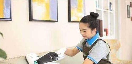 高学历|女儿3岁还不会走路,宝妈抱孩子去检查,医生却低声说:报警吧