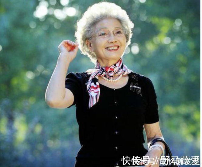 减龄|为什么六十岁女人都喜欢短发?发质发量气质变了,短发利落又减龄