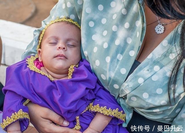 宝宝|格格：宝妈经常让娃“过早”做这4件事，对娃伤害真的很大