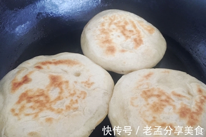晚上用筷子搅一搅和好面,早上十多分钟暄腾腾的早餐鸡蛋饼上桌