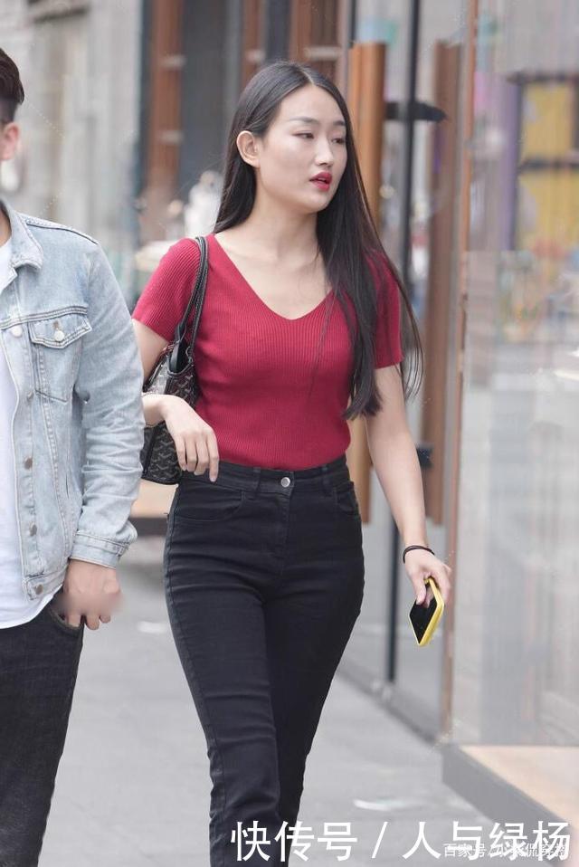 女士来说|40岁女人怎么穿减龄入手这款“喇叭裤”,时刻保持少女感!