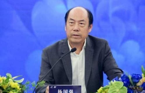 富力物业|先拿100亿投资万达，再拿100亿收购富力物业，手上还有1800亿现金
