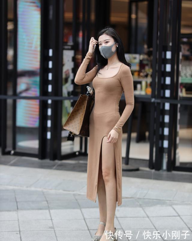 卫衣 连衣裙彰显又美又飒气质,精心的设计尽显慵懒风,优雅而时髦