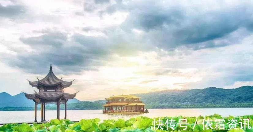 素菜&穷同学出“囊中羞涩,多吃素菜少吃肉”,富同学对下联,相视一笑