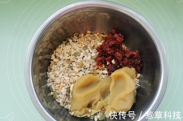 中秋月饼不用买了，教你在家做，配方简单做法详细，比买的好吃