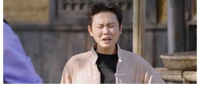 德云社孟鹤堂现身《最后的赢家》,脚踢老秦屁股,师哥欺负师弟了