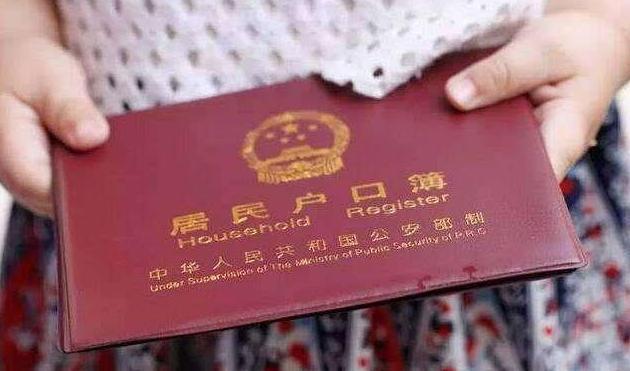 结婚证|小夫妻的结婚证火了,看到他们的名字后,网友替孩子取的名绝了