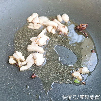 尖椒肉丝|爆好吃！吃这菜尖椒肉丝，米饭你得多备点