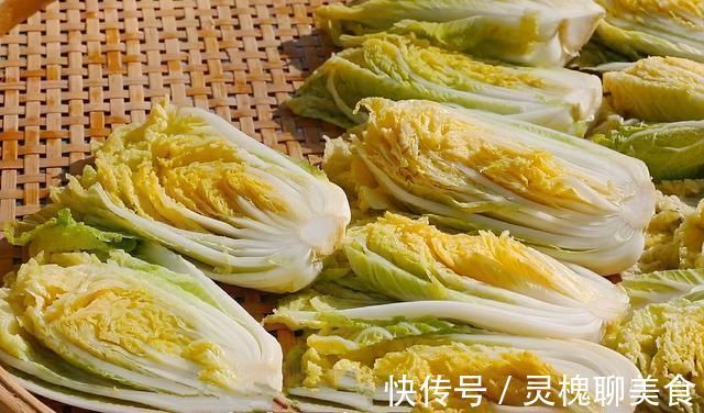 酸菜|腌酸菜,别只会加盐了,牢记这3招,酸菜又酸又脆,放一年也不坏