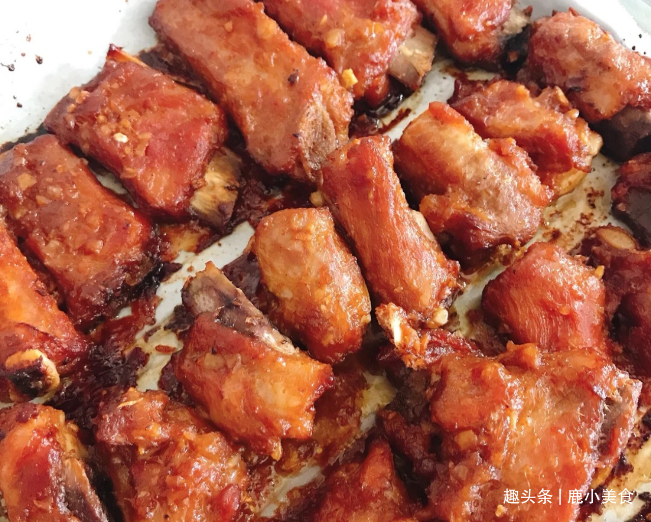 老父亲惯用的蒜香排骨“腌制配方”，外酥里嫩，蒜香十足，真美味