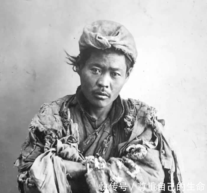 黑狗|老照片:清朝街头真实抓拍!偷吃肉的小黑狗,大街上的活人塔!