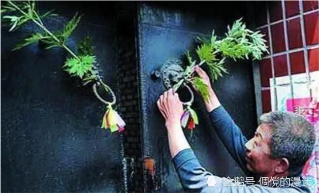 古怪|逃亡路上妇女抱着大孩子，让幼子步行，一道士看后：必有古怪