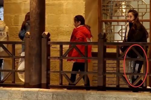 杨颖耍大牌不敬业?别人都急匆匆集合,就她一人搞特殊