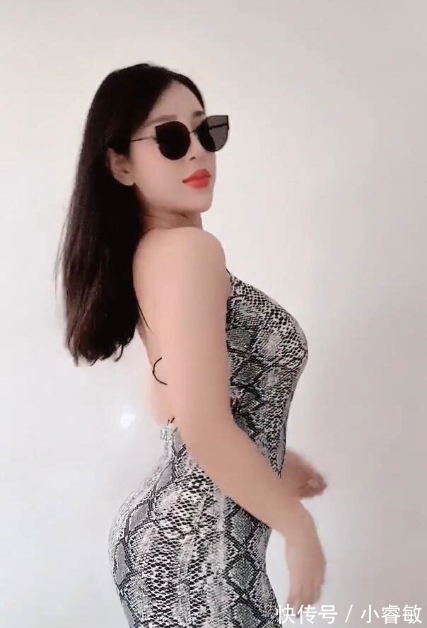 健身|与包臀裙搭配的健身美女,映衬出极品“腰身比例”!