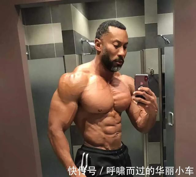 大臂|靠饱满胸肌成为世界冠军享誉健身圈塑造胸肌无关动作需要细节