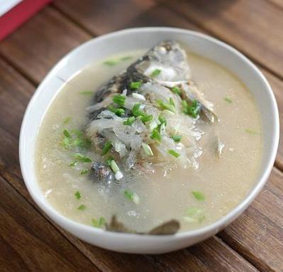 两菜一汤，味道美极了，特别适合孩子们的胃口，特别下饭