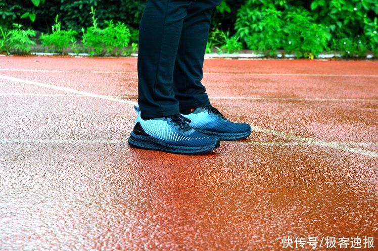 健身|夏日健身,跑鞋要轻便抗菌,天越透气抗菌轻弹跑鞋体验
