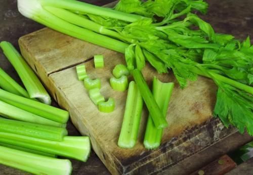 芹菜杆|吃芹菜为什么不吃叶子?其中的原因你知道吗?为了健康,了解下