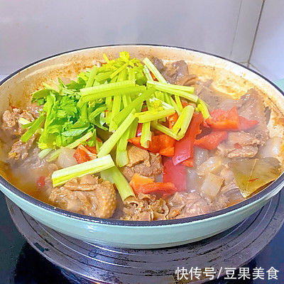 小芹菜|酱香焖鸭鲜嫩入味满屋飘香