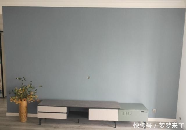 家具|看她家极简装修,全屋舍弃吊顶,电视墙不做造型,还没家具很漂亮