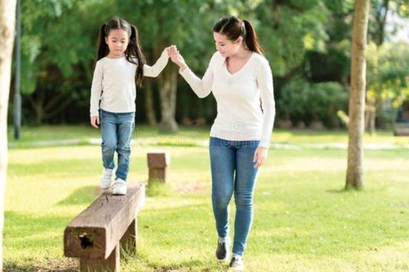 抱抱|为什么宝宝都会走路了,仍然坚持要抱抱?背后的原因让人心疼