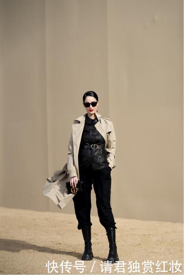 今秋“卡其色+风衣”被穿火了,经典时髦还高级,太适合中年女性