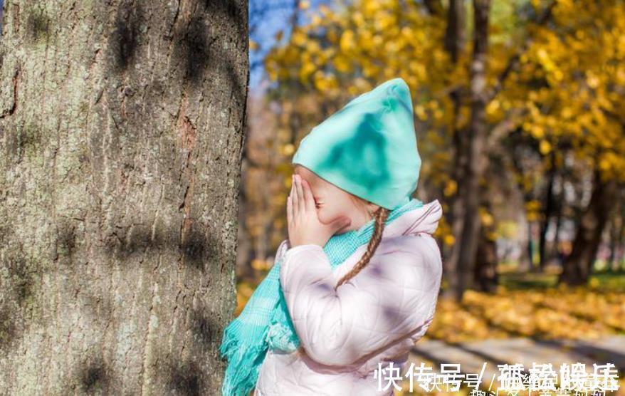 捉迷藏|小女孩玩捉迷藏被遗忘,网友刚想打抱不平,却被孩子颜值惊艳