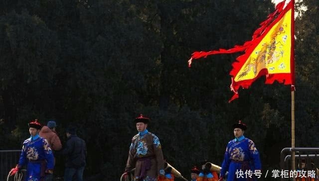 水浒传中,皇帝上朝时,为何要有人甩鞭响三下!