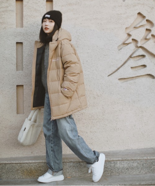 大长腿 女人不管有钱没钱,都要给自己入手“羽绒服”,穿的好看又保暖