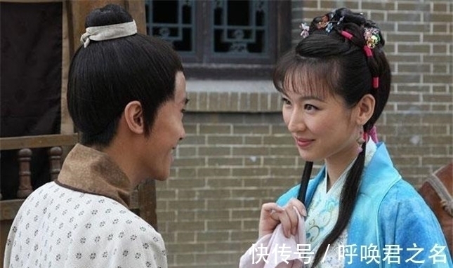 八人#红楼梦:袭人主动地向宝玉索要名分,不料却碰了一鼻子灰