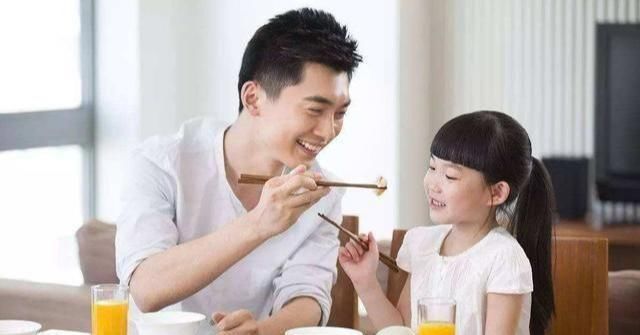 爸爸|孩子作业潦草,被爸爸揍后作业立马工整,爸爸陀螺不打不转