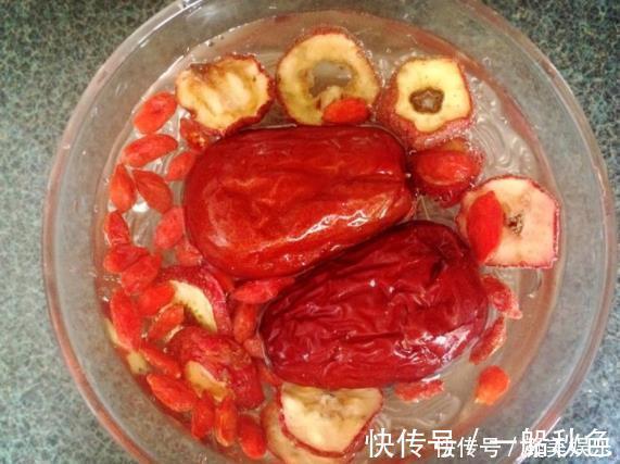 弗兰克|山楂和“二物”搭配,坚持一个月,排毒养颜,改善多种慢性病