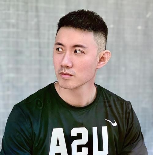 刘海|今春流行这8款男生发型,清新时髦又帅气,学生党上班族都合适