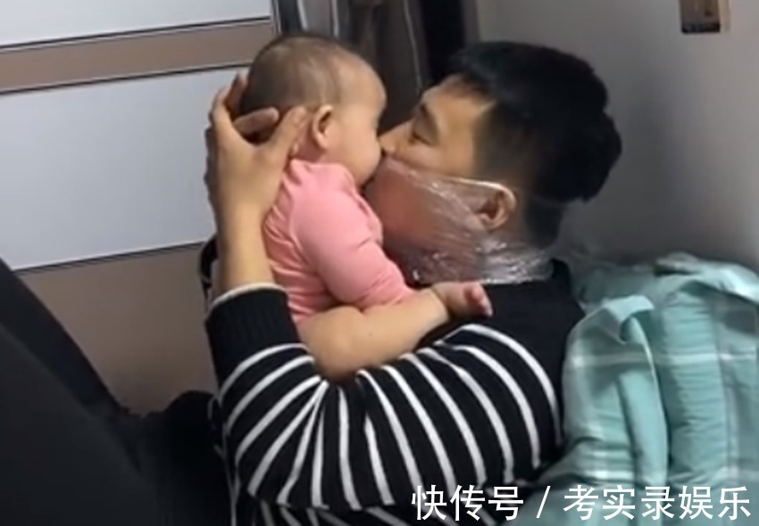 父亲|爸爸为了能亲女儿，想出的这个妙招获高赞，网友：心里喜悦藏不住