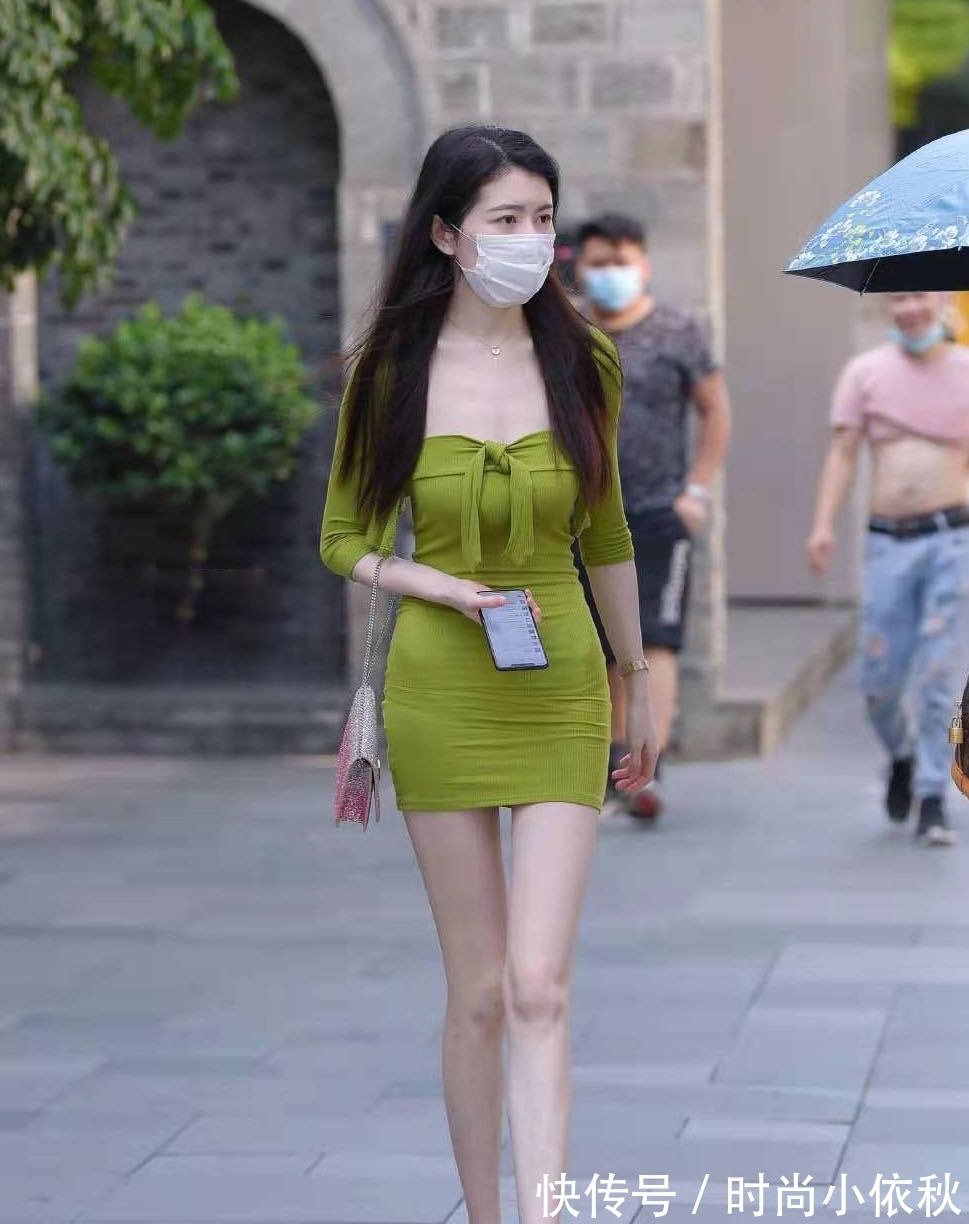 纯色|这才是苗条女生该有的穿搭,修身的款式配上草绿色,显年轻又优雅