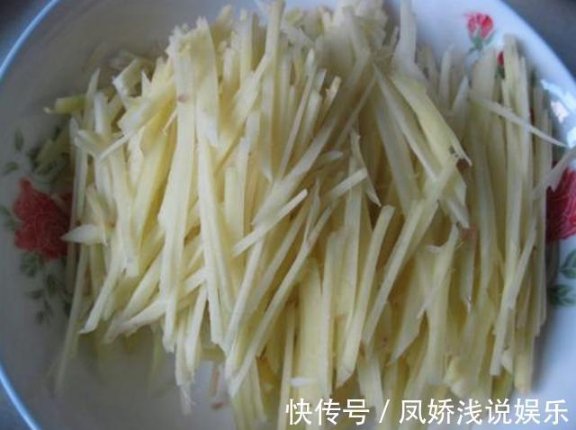 胡椒粉|冬天喝一碗这样的酸辣汤，酸辣鲜香，暖心又暖胃，做法简单家常