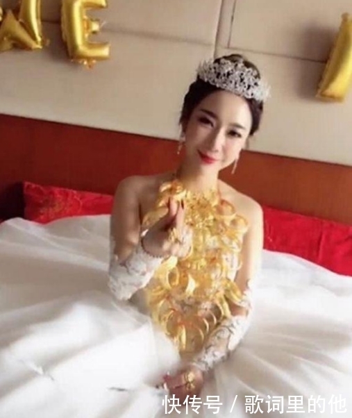 金店|“土豪新娘”走红,看到身上的金项链后,网友:家里开金店的?