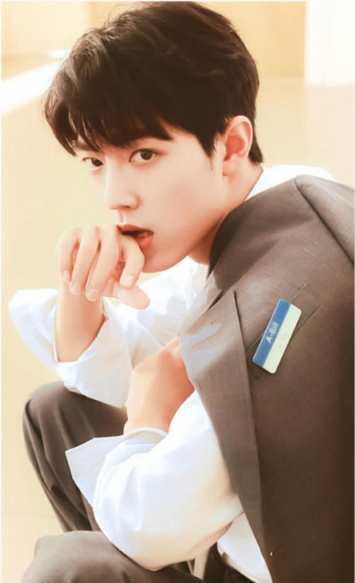 艺人热度排行:赵丽颖跌出前5,肖战来袭,当红小生强势拿下第1