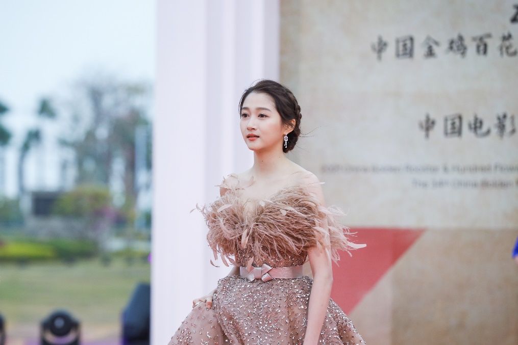 星光閃耀 照亮鷺島！ 明星大咖紛紛登場(chǎng)第34屆中國(guó)金雞百花電影節(jié)閉幕紅毯