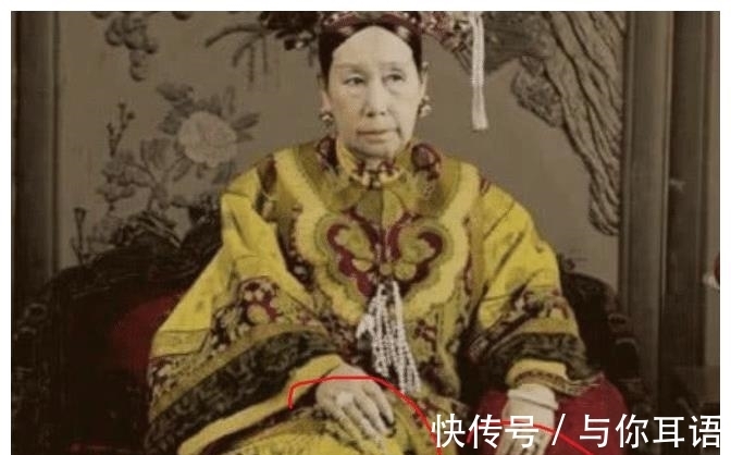 装饰|清朝嫔妃手上长指甲套,除了装饰还有啥用?主要是为了让皇帝方便