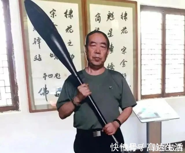 贾浅浅#贾平凹书法作品卖出4万元,女儿写了一篇论文,网友:可气可笑!