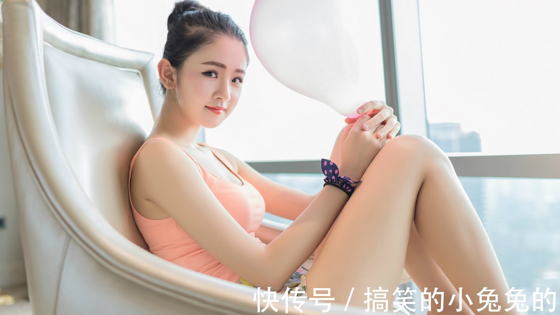 |搞笑GIF段子:兄弟,我没有把你的手机挡住,真的不好意思啦