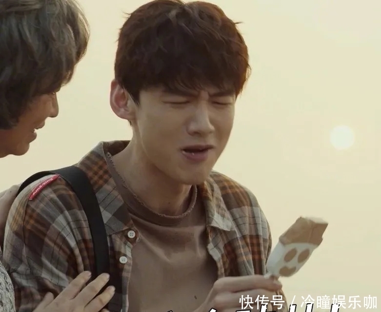 吃嘛嘛香!看白敬亭吃饭真是一种享受啊…