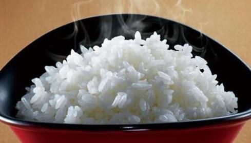 蒸米饭时,记住这一点,蒸出的米饭更软糯香甜,快学起来吧