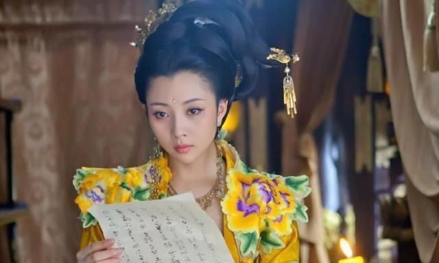 对待|陈桥兵变后，赵匡胤怎样对待柴荣的老婆和儿子？