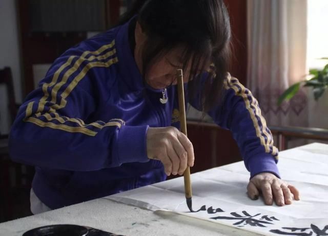 颜楷|农村大姐的书法精致华美,高古大气,专家:村书协水平而已!